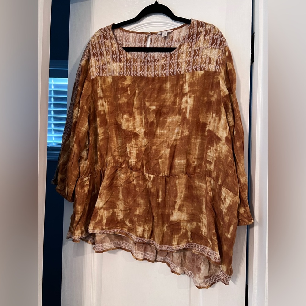 Yellow and white blouse with elastic waist